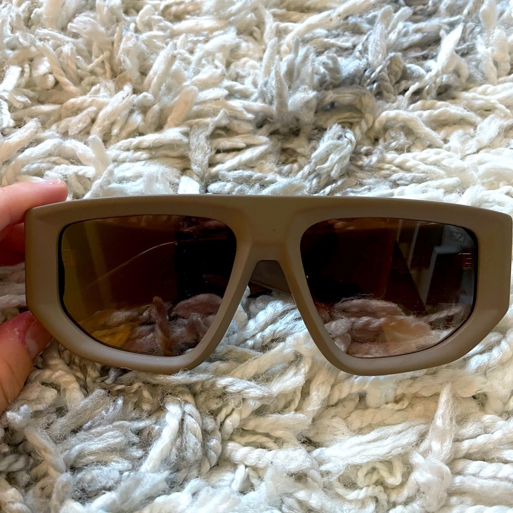 Dezi Backtrack Sunglasses in matte stone/ terra cotta faded Like New Condition!